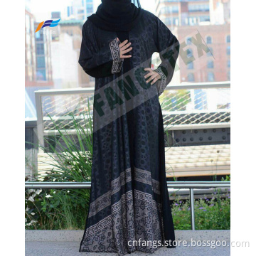 Formellt svarttryckt Nida Abaya Saudi tyg